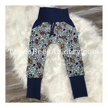 Load image into Gallery viewer, 12m - 3T Grow with me Joggers - Organic Cotton Bees
